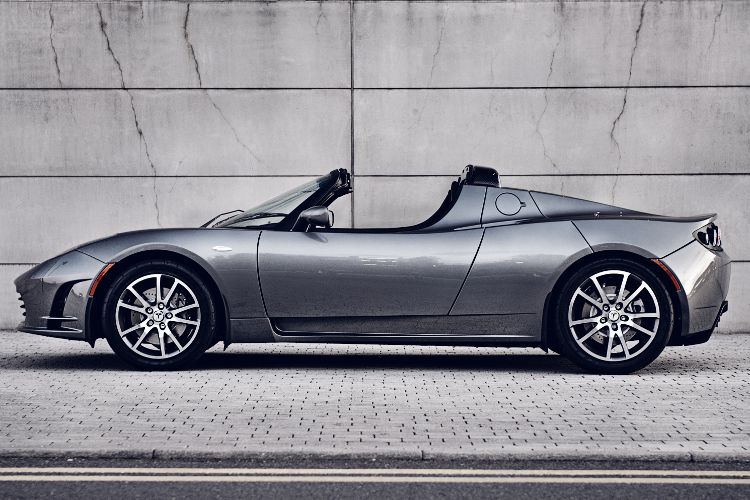 Der Tesla Roadster war einer der Pioniere auf dem Gebiet der Elektroautos. Doch nun ist das Modell schon am Ende seiner Produktionszeit ... (Foto: Tesla)