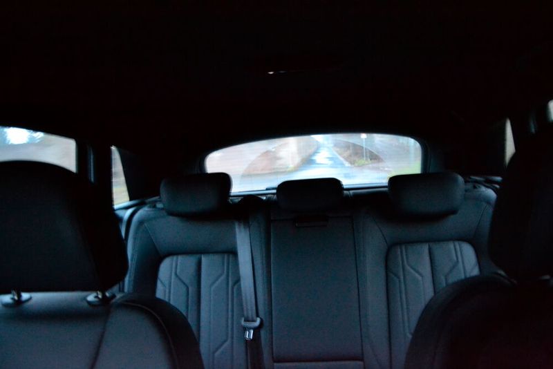 Schließlich sitzen alle äußerst geräumig und komfortabel. (Bild: Michel/»kfz-betrieb«)