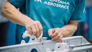 Wie jetzt bekannt gemacht wurde, trennt sich die Schweizer Montana Aerospace von seinem Tochterunternehmen Alu Menziken. Das soll beiden Unternehmen den Weg in die geplante Zukunft erleichtern ... (Bild: Montana Aerospace)