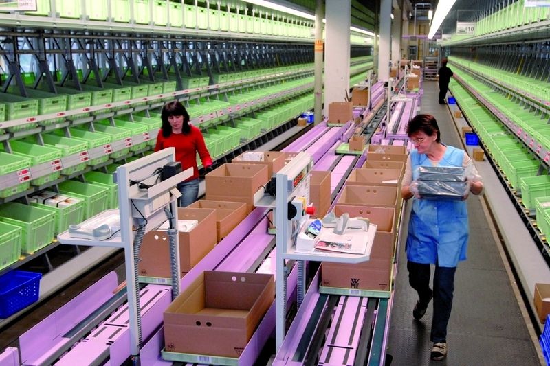 Das Zusammenspiel von Software und Mechanik führt zu Lösungen, die, wie zum Beispiel das HPPS (High Performance Picking System) von Viastore, eine höhere Wirtschaftlichkeit ermöglichen. Bilder/Pictures: Viastore Systems (Archiv: Vogel Business Media)