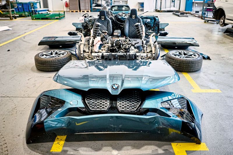 BMW-Recycling- und Demontagezentrum in Lohhof bei München: Ideengeber für künftige Entwicklungen bei der Wiederverwertung von Fahrzeugen. BMW-Recycling- und Demontagezentrum in Lohhof bei München: Ideengeber für künftige Entwicklungen bei der Wiederverwertung von Fahrzeugen.