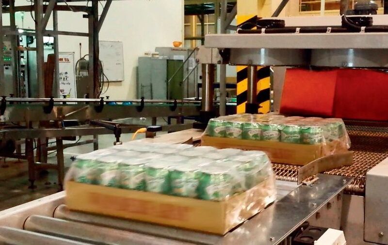 The Invospeed S80 was used for shrink wrapping of the cans in order to make cluster packs with
an output of 140 packs per minute with adequate overcapacity (Picture: Clearpack Singapore)