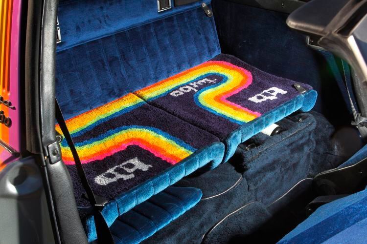 Das Regenbogendesign zog sich konsequenterweise auch durch den Innenraum des berühmten bb-Porsche-Modells.  (Buchmann)