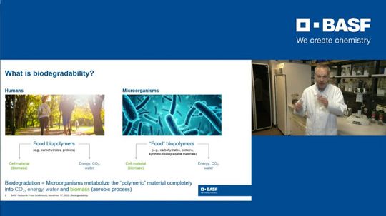 Prof. Andreas Künkel gibt in seinem Vortrag EInblicke in die Bioabbaubarkeit von Polymeren, beispielsweise in Mulchfolien für die Landwirtschaft(Bild:  BASF)