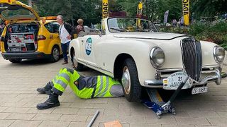 Damit das bei der nächsten Oldtimer-Rallye möglichst nicht passiert, macht der ADAC Westfalen Oldiebesitzer jetzt fit in Sachen historische Fahrzeugtechnik. ( ADAC Westfalen)