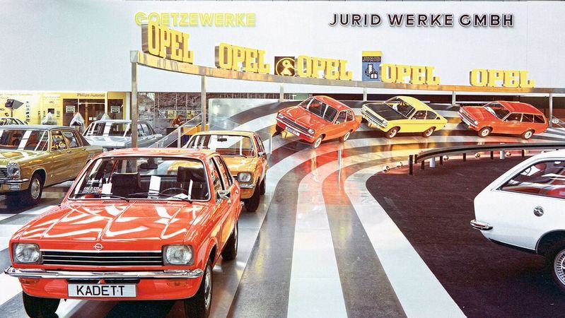 Im September 1973 zur IAA war die automobile Welt noch in Ordnung. Das änderte sich kurz danach: Während der ersten Ölkrise verhängte West-Deutschland ein Energiesicherungsgesetz  und ab dem 9. November vier autofreie Sonntage.(Bild:  Opel Automobile GmbH)