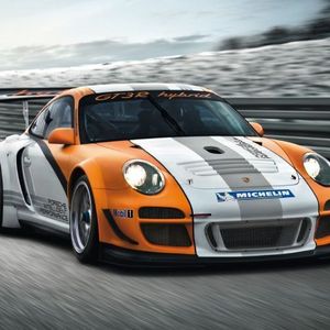 Beim Porsche 911 GT3 R liefert ein elektrischer Schwungradspeicher die Energie für die Elektromotoren(Bild:  Porsche)