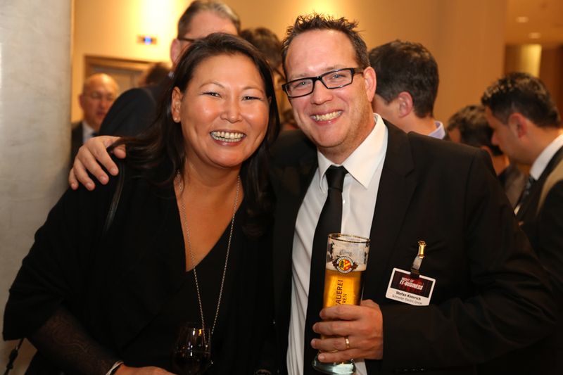 Miriam Franke, SanDisk, und Stefan Knerrich, Schneider Electronic (IT-BUSINESS)