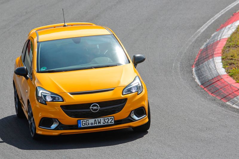 ...ein OPC-Sportfahrwerk... (Opel)
