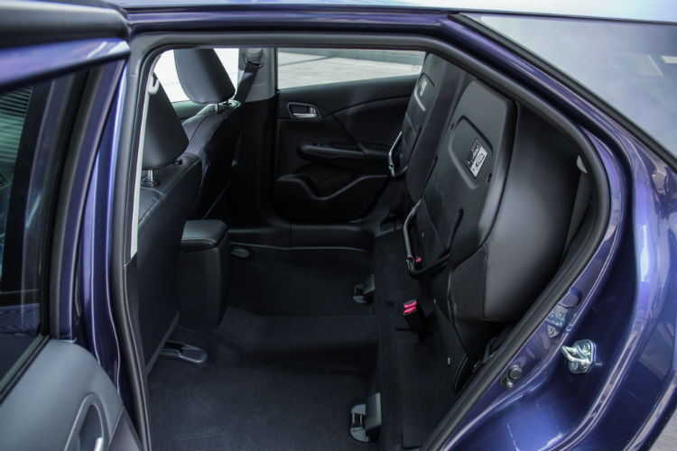 Hohe Gegenstände lassen sich dank der Magic Seats verstauen: Mit einem Handgriff kann man die Rücksitze wie Kinostühle hochklappen. (Foto: Honda)