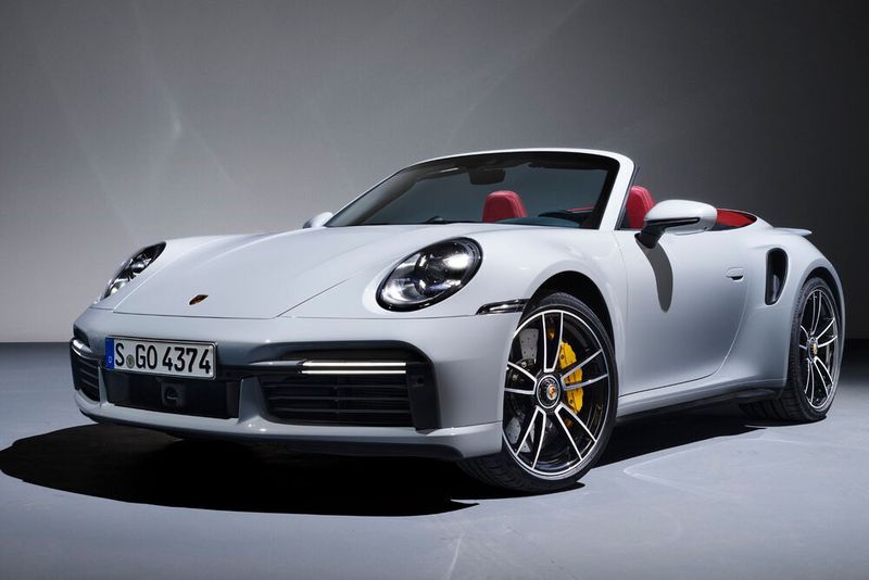 Parallel schickt der Hersteller auch das Turbo-Cabriolet ins Rennen. (Porsche)