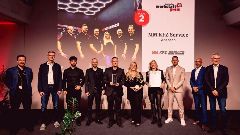 MM Kfz-Service ist zudem mit seiner Solaranlage und Hackschnitzelheizung besonders nachhaltig unterwegs und versorgt sogar die Anwohner seines Ortes mit Strom und Wärme.  (Bild: Stefan Bausewein)