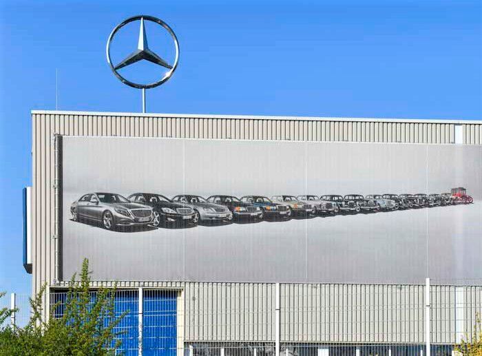 Mercedes-Benz erfindet sich in Berlin durchaus neu. Der Weg heißt Elektromobilität. Vor einigen Tagen verließ auch schon der letzte Dieselmotor das Werk Marienfelde (Bild). Was genau geplant ist, können Sie hier erfahren.