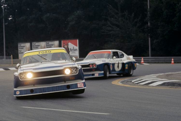 1974 führte Ford gegen BMW den Capri RS mit Cosworth-Motor ins Feld. Mit neuer Vierventiltechnik und über 415 PS gingen unter anderem Formel-1-Pilot Niki Lauda, Nachwuchstalent Klaus Ludwig, Hans Heyer und Dieter Glemser an den Start. Die Ford-Mannschaft erlangte in der Tourenwagen-EM die Titel in der Fahrer- und Markenwertung.  (Bild: Ford-Werke GmbH, Koeln)