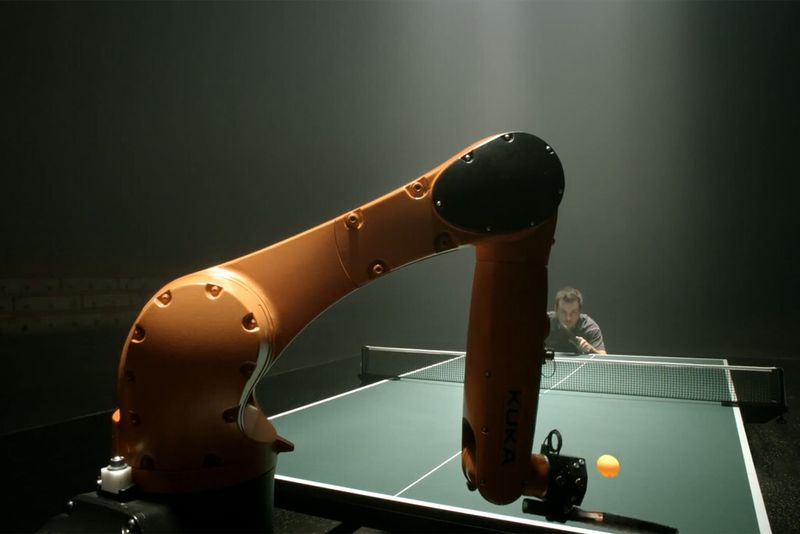 Im Video tritt Tischtennisstar Timo Boll gegen einen Kuka-Roboter an. (Bild:Kuka)