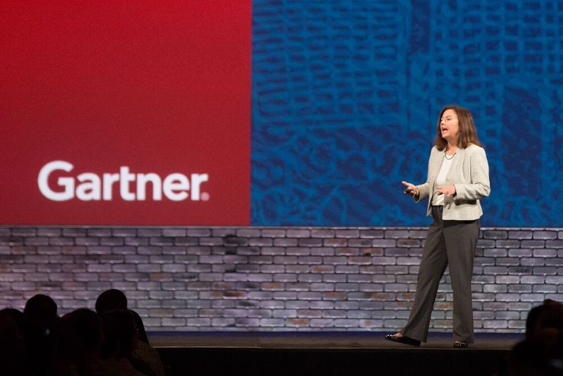 Gartner-Analystin Donna Scott sieht ein älteres Modell von Gartner bestätigt, die bi-modale IT: Die traditionelle IT (mode 1) lebt neben der Cloud-orientierten (mode 2) weiter. ( OpenStack Suzanne Cordeiro)