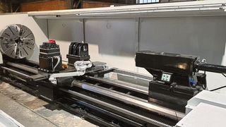 Die Maschine wurde vor Ort durch das Team von Weber Werkzeugmaschinen installiert, montiert und in Betrieb genommen. (Bild: Weber Werkzeugmaschinen)