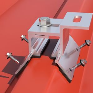Das bringt der Trick mit dem Trapez: Die neuen Montagesysteme Intersol Trapez Flex und Intersol Trapez Light ermöglichen Installateuren den schnellen Aufbau von Solaranlagen auf Trapezdächern.