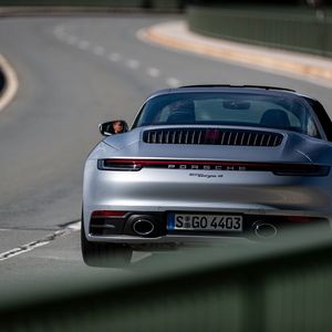 Die gewaltige Panoramascheibe besteht aus beheizbarem Verbundglas.(Bild:  Auto-Medienportal.Net/Porsche)