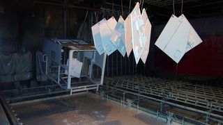 Blechteile, die gerade durch kathodisches Tauchlackieren (KTL) beschichtet wurden. Bei Einhaltung bestimmter Prozessbedingungen lässt sich mit einer KTL-Beschichtung ein hoher Korrosionsschutz erzielen. Bild: IKS Dresden (Archiv: Vogel Business Media)