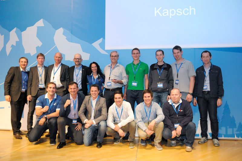 Kapsch BusinessCom: Partner of the Year 2015 (Hinten v. l.): Markus Walcher (Vice President Sales EMEA, Barracuda), Stefan Schachinger (Consulting System Engineer, Barracuda), Walter Egger (Sales Director Austria & CEE, Barracuda), Markus Gollner (Kapsch), Birgit Schlögl (Inside Sales, Barracuda), Georg Mayrhofer (Kapsch), Patrik Lajda (Kapsch), Roland Ramsebner (Kapsch), Thomas Leitner (Kapsch), Franz Stögerer (Kapsch). (Vorne v. l.): Christian Sommer (Sales Engineer, Barracuda), Michael Hughes (Senior Vice President Wordwide Sales, Barracuda), Christian Kurta (Kapsch), Adrian Möchel (Kapsch), Marcel Miersebach (Kapsch), Thomas Mika (Kapsch)  (Bild: Barracuda)