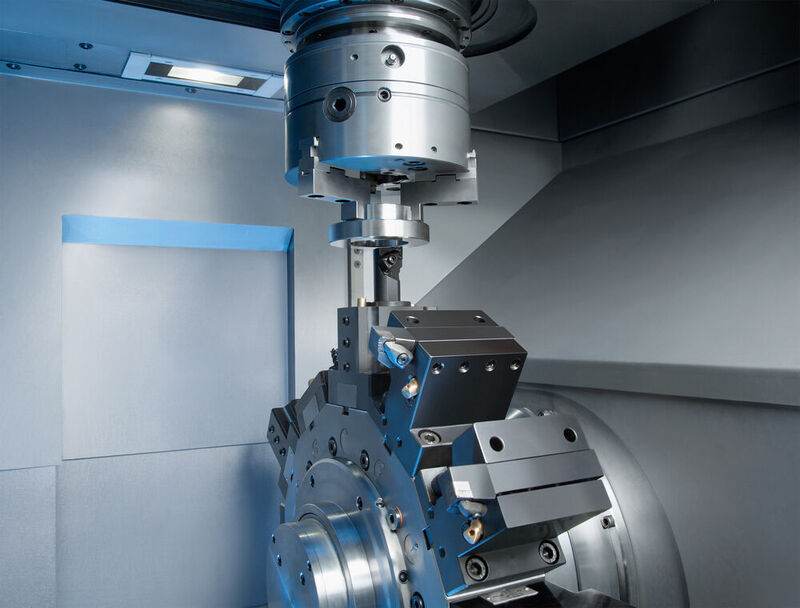 Working area of the VL 4: With twelve turning tools or optionally up to twelve powered drilling and milling tools, a wide range of machining operations can be carried out in one set-up. Optionally, the machine can also be equipped with a Y-axis.