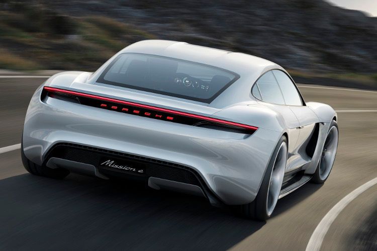 Die Allradlenkung und das Torque Vectoring (bedarfsgerechte Verteilung des Drehmoments auf die einzelnen Räder) sorgen für zusätzliche Fahrdynamik. (Foto: Porsche)