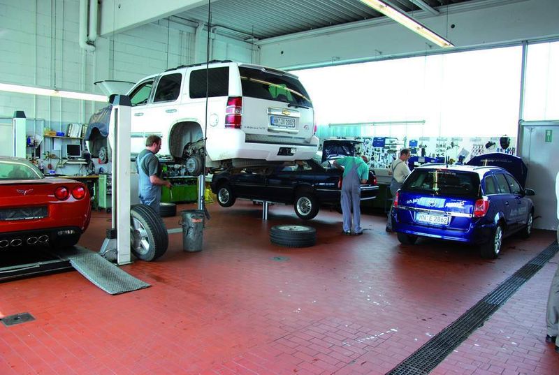 Qualifizierte Mitarbeiter in der Neckarsulmer Werkstatt sorgen dafür, dass es kaum Wiederholreparaturen gibt. (Archiv: Vogel Business Media)