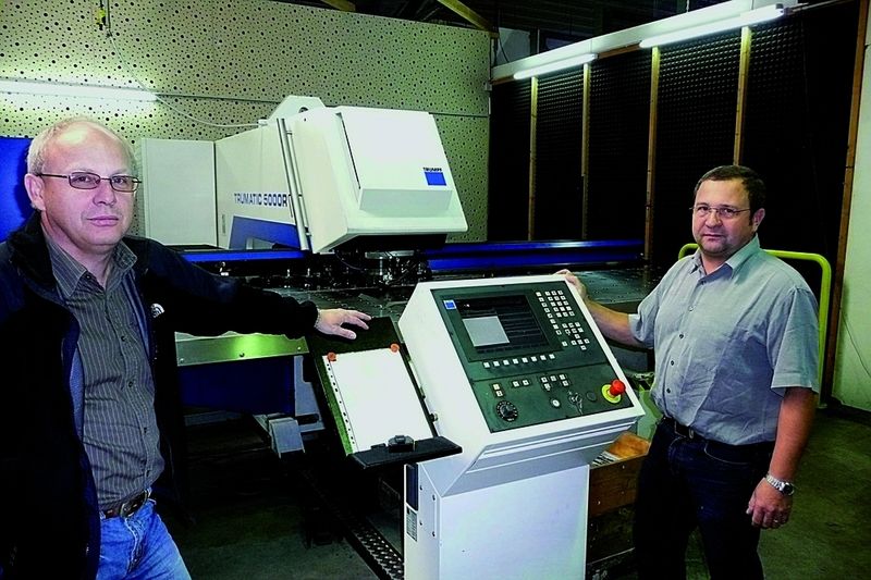 Sie bewiesen viel Mut zum Risiko und haben gewonnen: Die Firmengründer und Inhaber der Blech mit System GmbH & Co. KG im Grafenau, bayerischer Wald, Gerhard Biebl (li) und Rudolf Schremmer. (Archiv: Vogel Business Media)