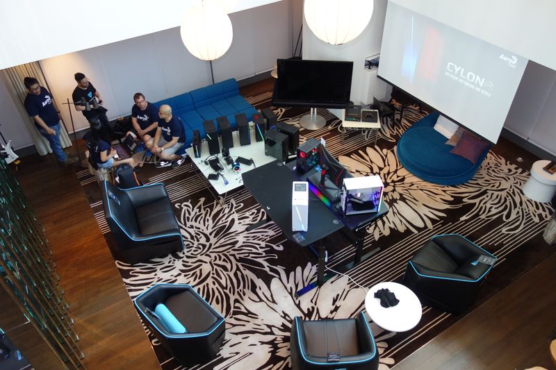 Die Aerocool Couches machen jeden Spielraum zu einem optischen Highlight. (Vogel IT-Medien GmbH)