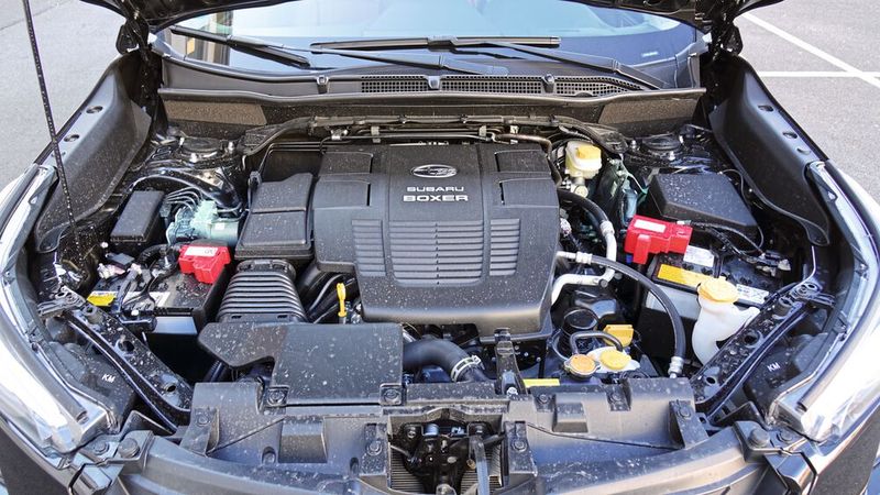 Nicht verändert hat Subaru den Antrieb des Forester. Es gibt das SUV weiterhin ausschließlich mit dem Subaru-typischen Boxerbenziner. (Bild: Rosenow/»kfz-betrieb«)