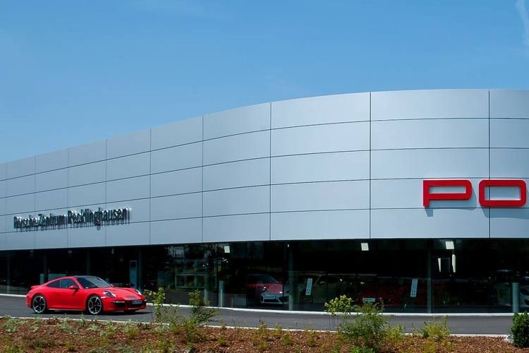 Das Jahr 2013 stand für die Hülpert Unternehmensgruppe im Zeichen der Expansion: Mit der Eröffnung einer neuen Werkstatt, dem Bau eines neuen Porsche-Zentrums und der Integration einer neuen Marke ins Portfolio rüstet sich das Unternehmen für die Aufgaben der Zukunft. (Foto: Hülpert)
