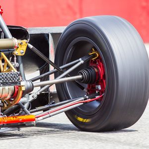Die Formula Student Germany: Eine interdisziplinäre Herausforderung für Studenten hinsichtlich Konstruktion, Dynamik, Effizienz und Kosten.