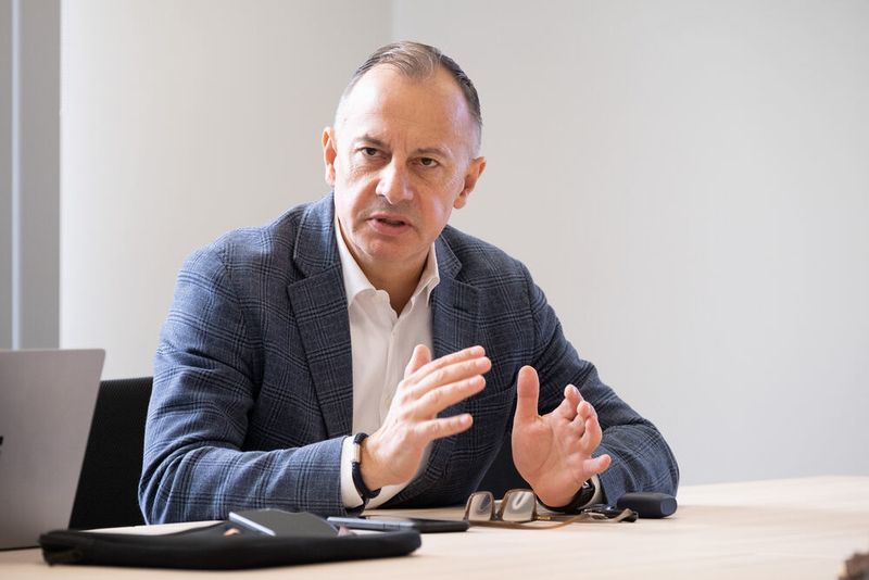 „In den Labs können wir den Bogen überspannen“, beschreibt Volkswagens IT-Chef Martin Hofmann die experimentellen Möglichkeiten der Entwicklungseinrichtungen. (Roland Hermstein)