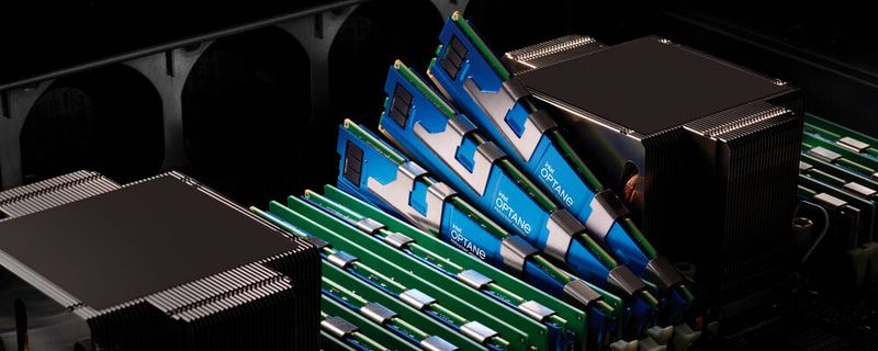 Nicht flüchtig: Intels Optane-Riegel auf Basis von 3D-XPoint-Phasenwechselspeicher eignen sich als Ersatz für oder Ergänzung zu herkömmlichen DRAM-Bausteinen. Nicht flüchtig: Intels Optane-Riegel auf Basis von 3D-XPoint-Phasenwechselspeicher eignen sich als Ersatz für oder Ergänzung zu herkömmlichen DRAM-Bausteinen.