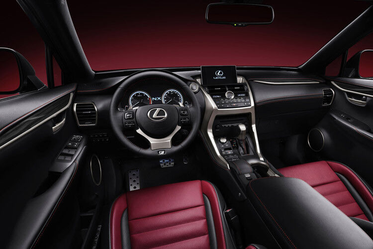 Im Innenraum ist das Ambiente vornehm-modern und die Ausstattung auf der Höhe der Zeit. (Lexus)