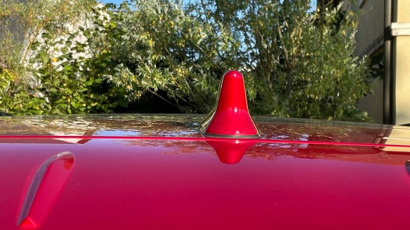 Der aerodynamische Bürzel erinnert ein wenig an BMW. (Bild: Grimm – VCG)