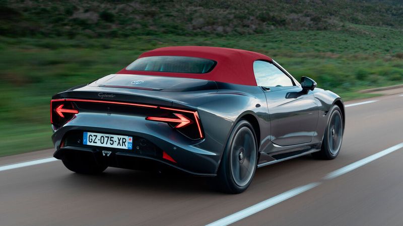 ... oder schließt – jeweils bis Tempo 50 – in unter acht Sekunden. (Bild: MG)