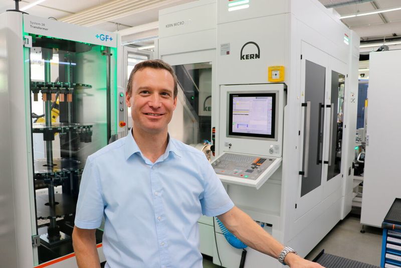 For Daniel Wild, head of technology at W&K, one thing is certain: “80 percent of the quality of our parts comes from the tool and thus also from the precision machines from Kern. This is how we manage to reliably manufacture even complex plastic parts and assemblies such as doping closure systems.” (Kern Microtechnik)