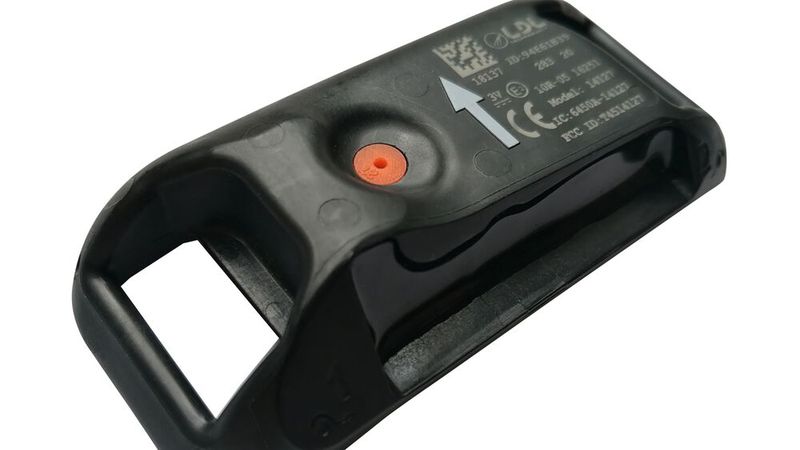 RDKS-Sensoren sollen dazu beitragen, die Unfallzahlen zu senken. Zugleich belasten sie die Umwelt, denn verbrauchte Sensoren werden thermisch entsorgt.(Bild:  Alcar Wheels)