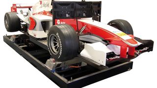 Bild 1: Bürstenlose AC-Servomotoren sollen bei diesem Formel-1-Rennsimulator für realitätsnahe 
Beschleunigungswerte sorgen. (Archiv: Vogel Business Media)