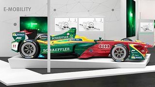 Der Schaeffler-IAA-Stand zeigt Elektromobilität auch in Form eines Rennwagens. (Schaeffler)