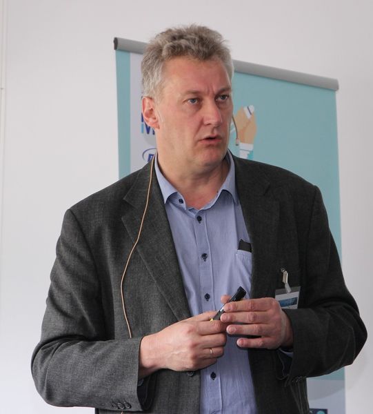 Worauf man bei der Analyse von Makromolekülen mit der Flüssigchromatographie achten muss, beschrieb Dr. Wolfgang Radke von PSS Polymer Standards Service in seinem Workshop-Vortrag. (Bild: LABORPRAXIS)
