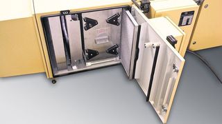 Filtersystem mit zwei elektrostatischen Filterstufen und Drahtgestrickmatte als Vorfilter. In dieser Ausführung beträgt die Filterfläche 52 m2. Bild: UAS (Archiv: Vogel Business Media)