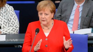 „Dass es Proteste gibt, gehört dazu, und die Einsprüche werden bearbeitet. Insgesamt aber sehe ich eine große Zustimmung“, sagte Bundeskanzlerin Angela Merkel mit Blick auf das Tesla-Werk in Grünheide. (Bild: © Deutscher Bundestag / Achim Melde)