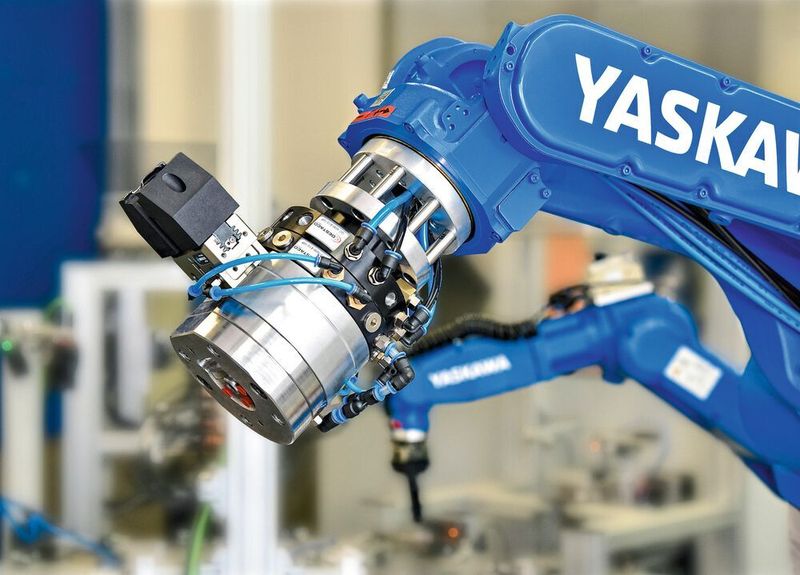 Das Greifsystem besteht aus einem Vakuumgreifer sowie einem mechanischen Zwei-Backen-Greifer, der allerdings nur beim Ausschleusen von Fehlteilen zum Einsatz kommt. (Ralf Högel)