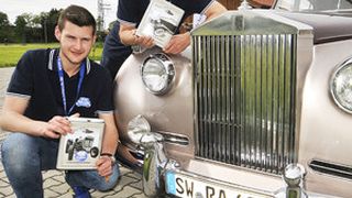 Sie starteten für »kfz-betrieb« bei der Premiere der „Oberbayerischen Meister-Classics“ im vergangenen Jahr: Albert Reinhart, Chef der Real-Auto GmbH in Schweinfurt, und sein Sohn Lou. (Foto: Zietz)