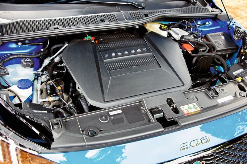 Der E-Motor leistet 100 kW/136 PS und der Verbrauch liegt bei rund 17 kW/h pro 100 Kilometer. Die Reichweite gibt Peugeot mit 340 Kilometern an. (Peugeot)