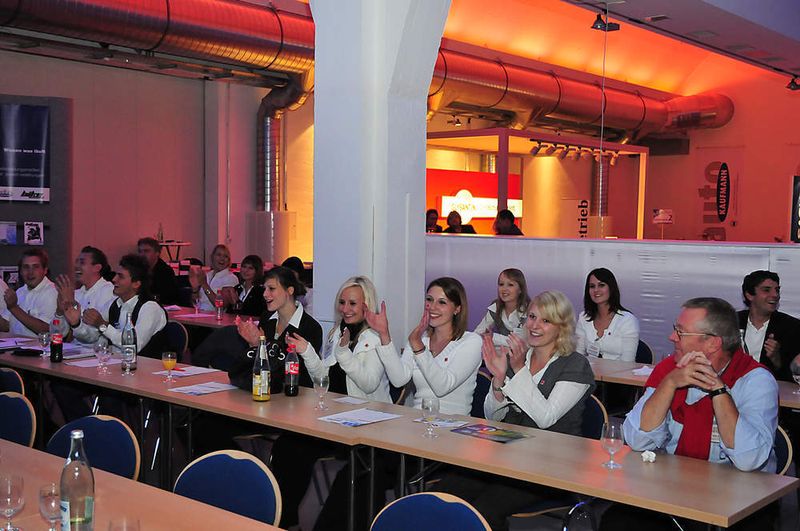 Großer Jubel bei den Nürnberger Schülern, als sie von der Platzierung ihrer Schule erfahren haben. (Archiv: Vogel Business Media)