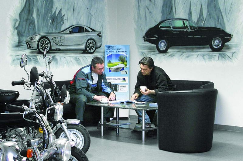 Nach dem Motto „klein aber fein“ präsentiert sich der Kundenwartebereich. (Archiv: Vogel Business Media)